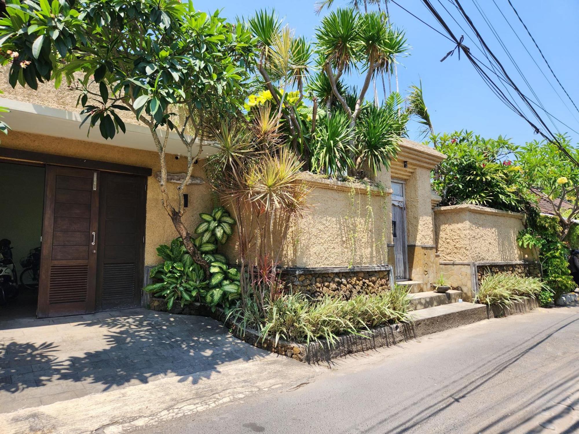 Villa Nesanur - Comfortable & Spacious Beachside Sanur Экстерьер фото